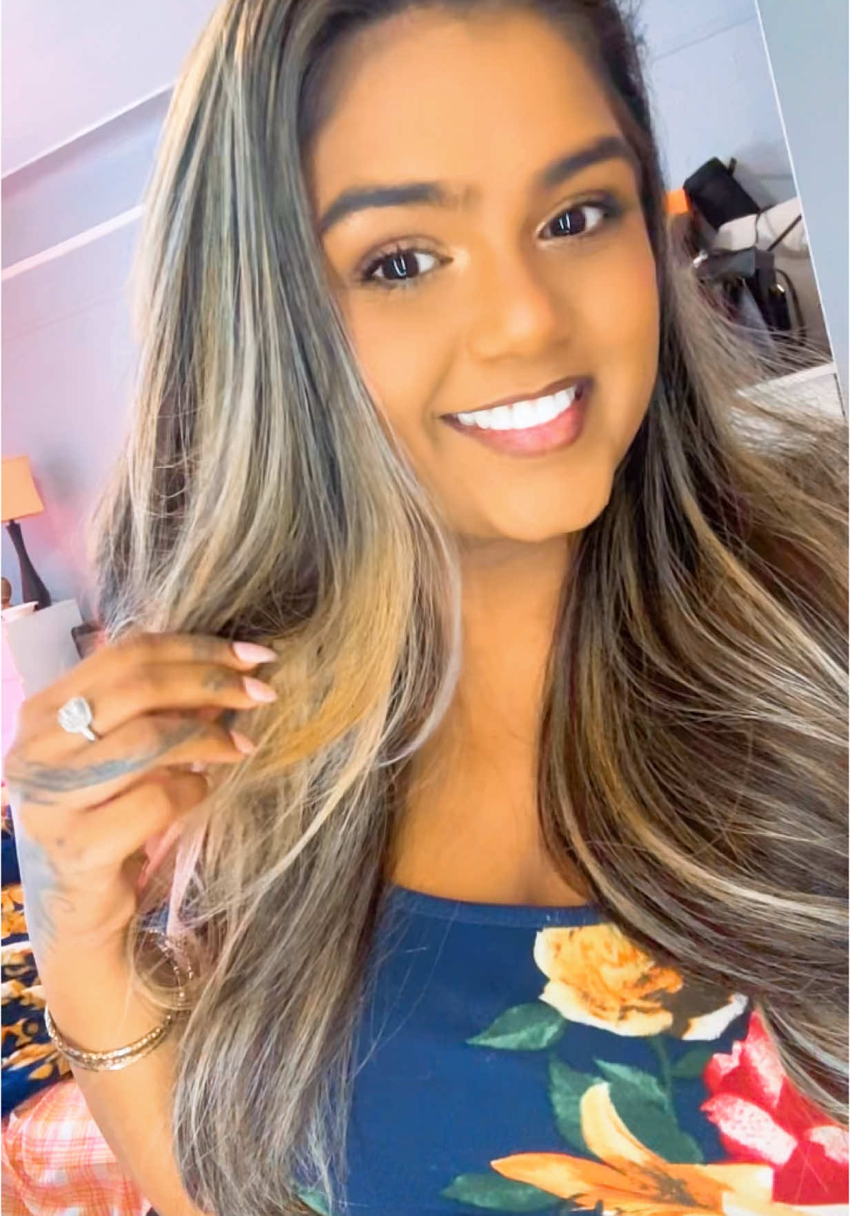 Hello, who’s calling? SUMMER that’s who!!! ☀️🔥 #lakeandleesh #guyanese🇬🇾 #trinidad🇹🇹 #caribbean #fypシ #coolie #chutney #chune #bollywood #indian #fyp #foryou #viral #summertime #rumshopchune #sporttttt 