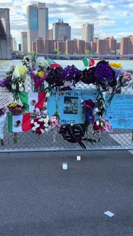 Memorial for the victims of the Brooklyn Bridge ship crash. Two cadets from the Mexican Navy’s training ship Cuauhtémoc lost their lives in the accident: América Yamilet Sánchez, 20, from Veracruz, and Adal Jair Maldonado Marcos, 23, from Oaxaca #Cuauhtémoc #nyc #newyork #newyorkcity 