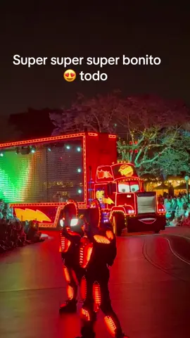 Paint the Night Disneyland Park#70aniversariodedisneyland #tiktokaslotuyo #desfile #juegosartificiales 