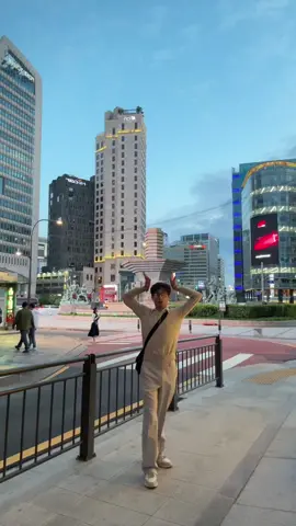 Ya será mi última vez que bailo en público!!! En COREA 🙂‍↕️🤝🏻 #corea #kpop #whiplash #aespa #fyp #mexa 