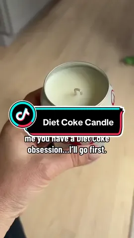 It literally smells like it too 😭 #dietcokecandle #candle #dietcoke #dietcokeforlife #dietcokeobsession #dietcokegift #soda #sodacandle #dietsoda 