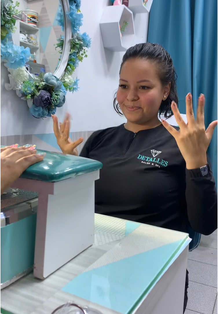 Nosotras encantadas!!!🩵😌 #centrodelima #uñasacrilicas #barriochino #cabellosano 