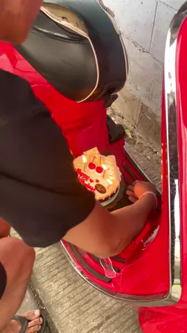 ibu?siapa lah dia dia cuma jantung ku❤️ selamat ulang tahun bu,semoga sehat selalu panjang umur lancar rezeki nya di kabulkan segala doa nya,banyak bisnis nya aamiin,maaf bu sering buat kecewa kala itu,sebenernya kurang cocok untuk di sebut ibu entah apa untuk di sebut nya,banyak cerita hal hebat oleh orang tersebut,aku pernah melihat nya menangis saat mendoakan yang terbaik untukku,doain ya bu semoga tahun depan bisa lebih banyak ngasih nya aamiin #ibu #ibuduniaku #trend