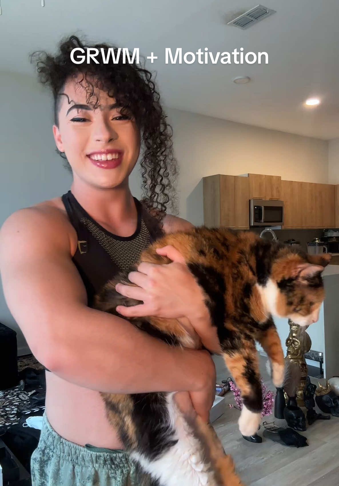 Hang on so we can get ripped and admire chonky cats together 🤍 #fyp #grwmmakeup #chonkycat #fbb #bodybuilding #GymTok 