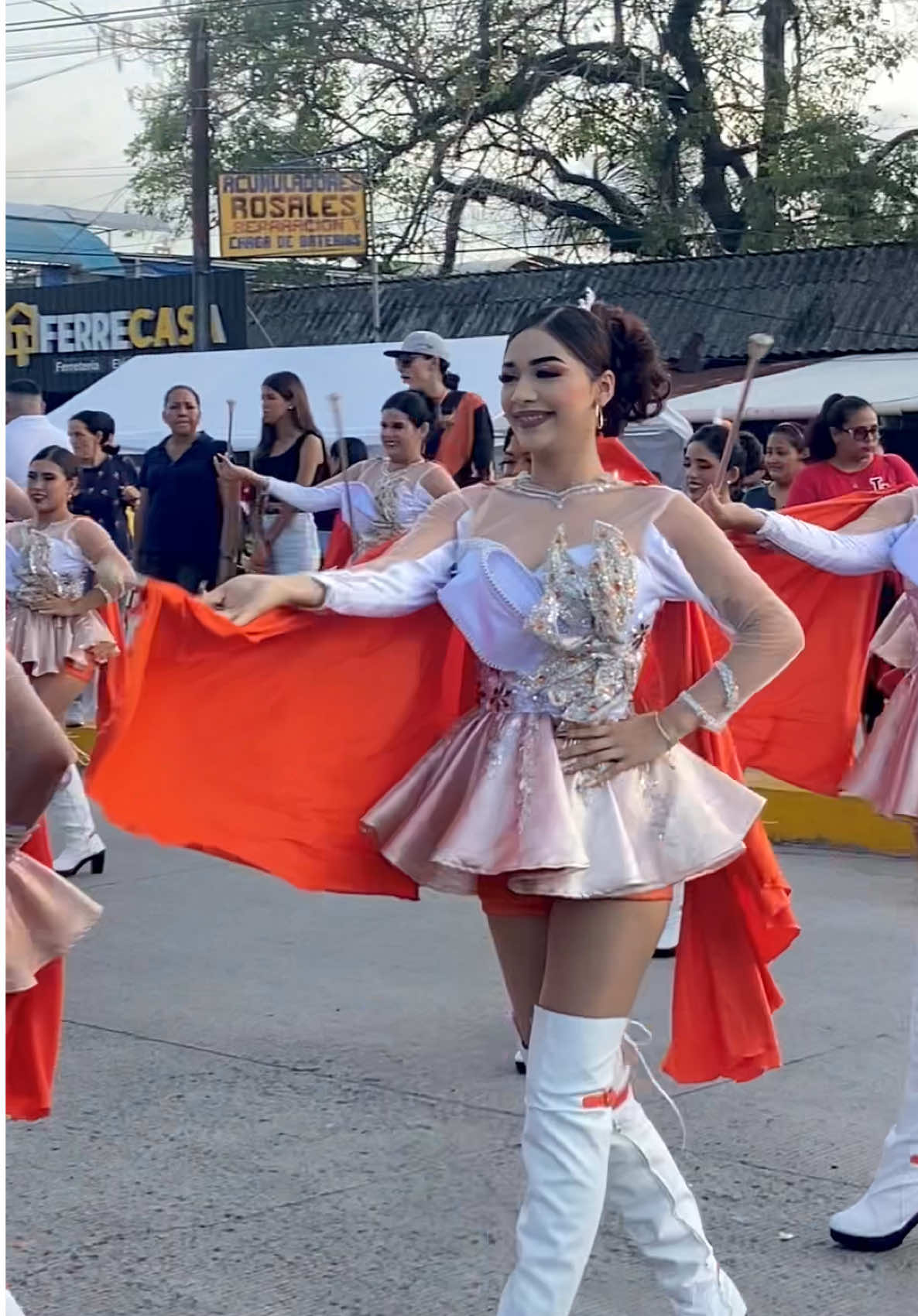 Bonita experiencia en Guatemala 🇬🇹🇸🇻 #paratii #erikaguardadoo #cachiporristassv #guatemala #elsalvador #salvadoreña🇸🇻 