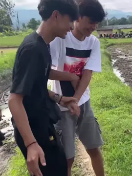 isall : “seng jangan marah-marah gitu dong seng” dika : “iya apa sayang?” 🤭😍😝 @فيصل @andikaaAP. #isal #affanfaisal #dika #andikaaripradana #gwsm #kusumawara 