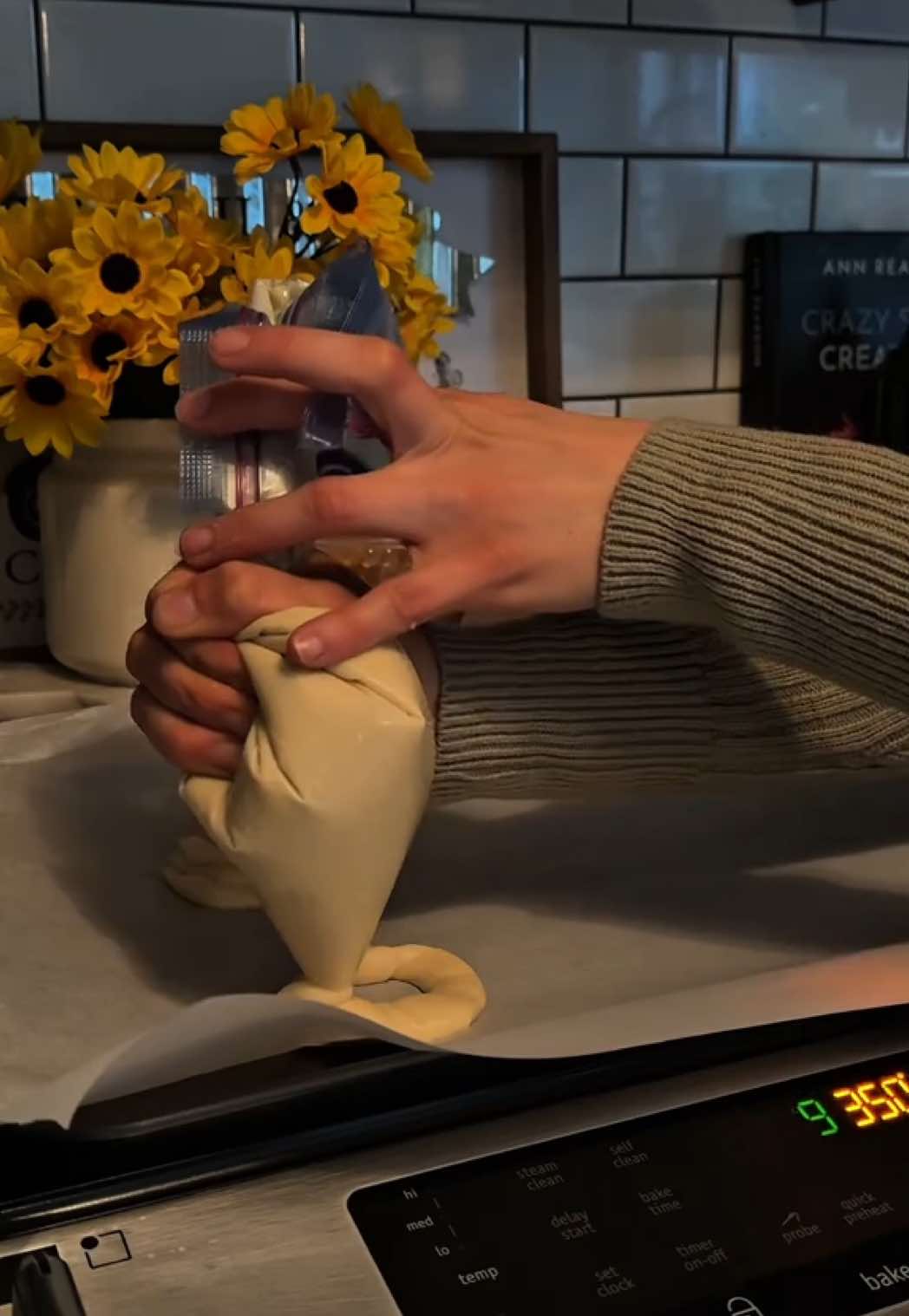 love me a good donut 🙂‍↔️🍩 #cozybaking #cozy #rainydaybaking #donuts #BakeWithMe #baking #bakingrecipe #donut #donutrecipe #easydessert #easysweets #sweettooth #desserttiktok #BakeWithMe #baketok #bakingtok #bakingaesthetic 