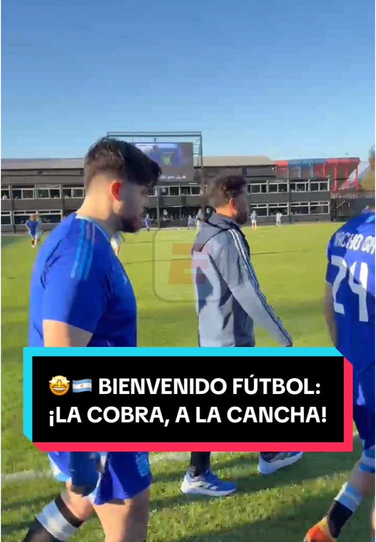 ¡EL NINE VA CON TODO! 💪🇦🇷 @LACOBRAAA paralizó al público en el Guillermo Lasa con su ingreso 🔝⚽️ #TikTokDeportes #LaCobra #ArgentinaStreamers #UruguayCreadores #Futbol