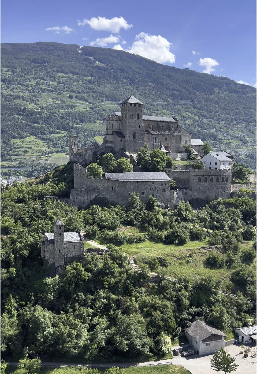 #scenic #switzerland #darkfantasy #lightfantasy #medievaltiktok #castle #medievalhistory 