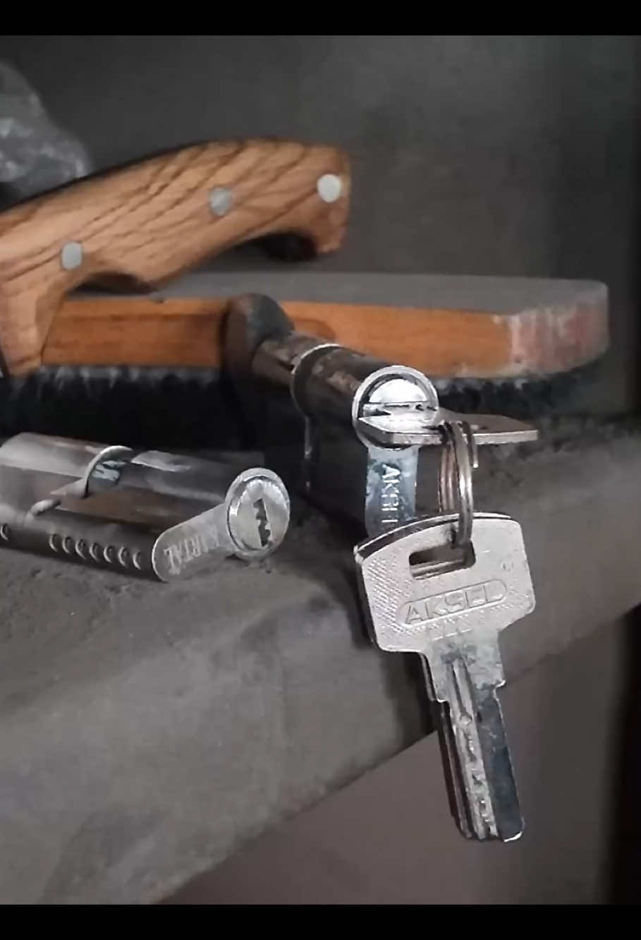 Part 1 - Make a knife from a key? #make #knife #damascusknife #forging #knife 