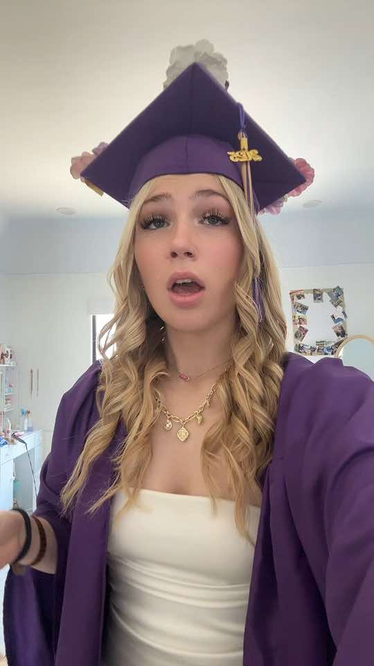 If I could only go back and tell sophomore me that it does get better #wlw #foryoupage #zyxcba #viral #senior #classof2025 #graduation #wuhluhwuh  