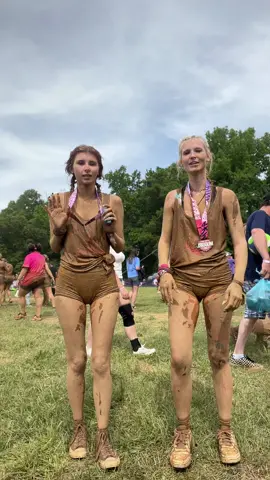 mud run 5k, trust the shorts were bright yellow n the shirt was kinda white😛💅 #BreastCancerAwareness #pinkarmy #fyp @-b <3. 