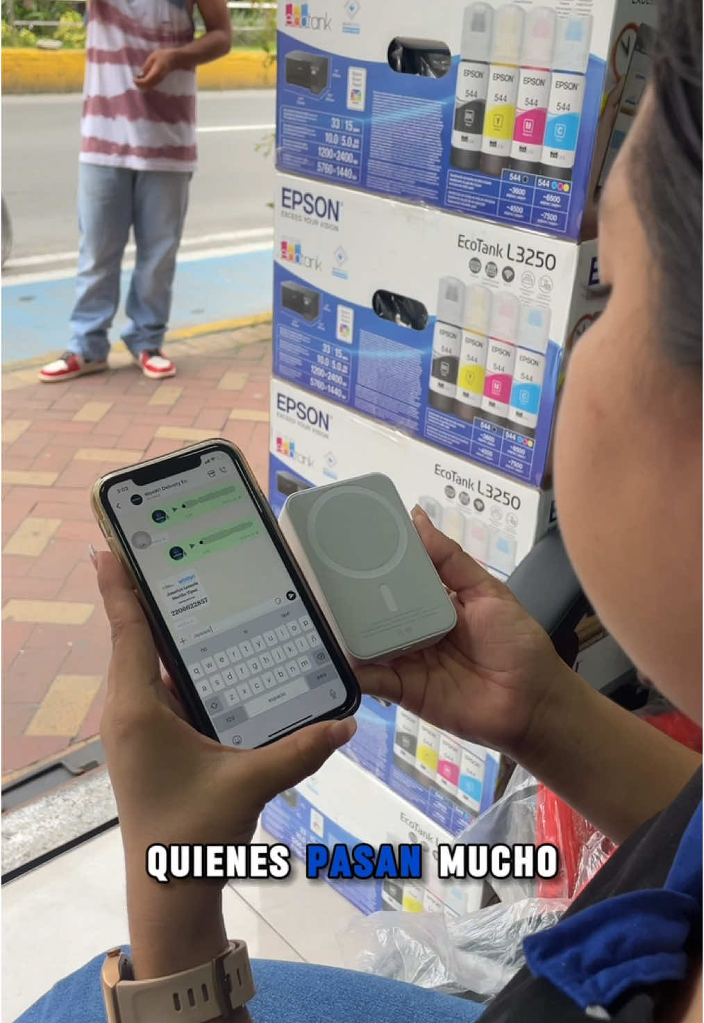 ¡Adiós a los cables enredados! ✨ Experimenta la libertad de carga inalámbrica con nuestro cargador plegable 🔋🔄 📍contamos con local físico en la ciudad de Santo Domingo en la av. Quito sector 5 esquinas junto al pollo colorado 🤩 Contáctanos al: 📲 0969381120 📲 0994867518 📲 0939171855 📲 0981802469 #carga #libertad #tecnologia #apple #celular 