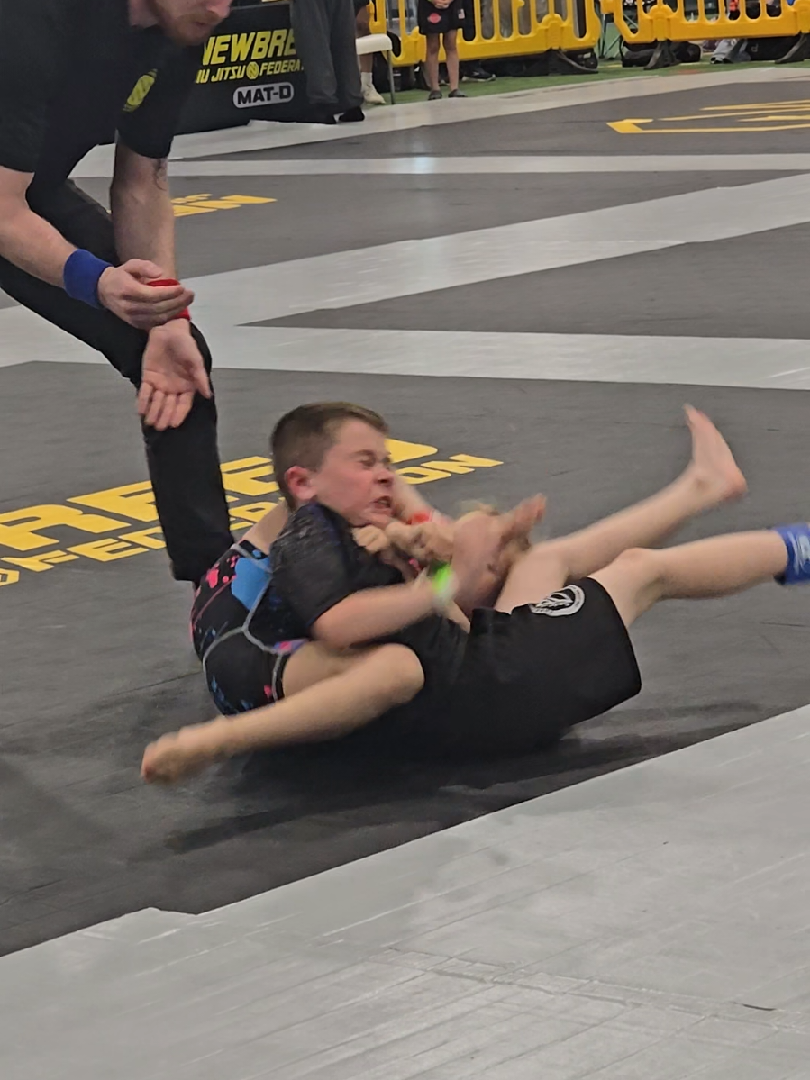 #jiujitsugrappling #jiujitsulifestyle #mygirl #jiujitsugirl #jiujitsu #grappler #grapple #grapplinggirls #submission #throw #competition #bjjkids #bjjgirls 