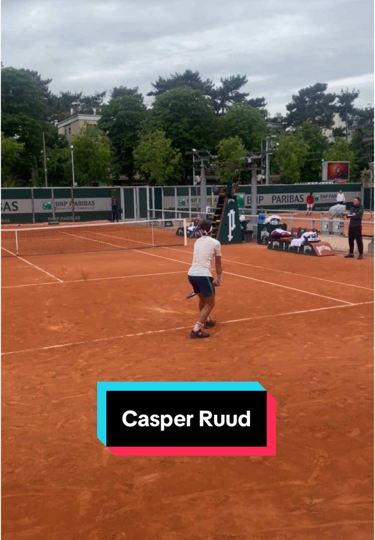 Madrid Champion got ankle breaked🫨😵‍💫 vamos casper ! #casperruud #RolandGarros #yonex #paris #tennis #clay #practise #forehand #tennistv #court #fyp #pourtoi #foryoupages 