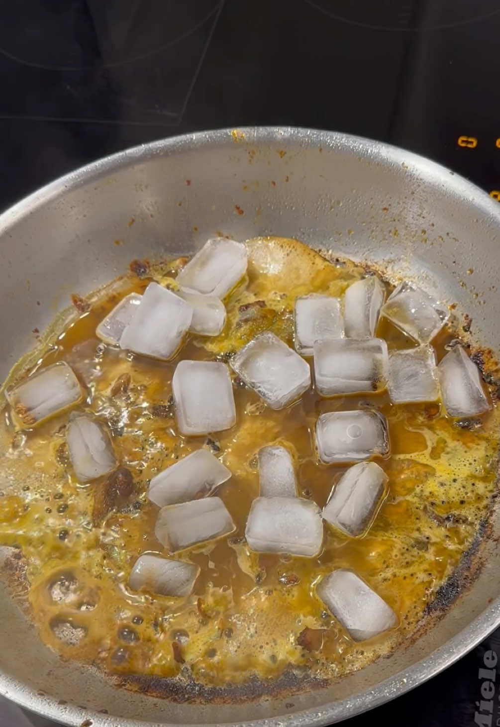 Chef's Genius Trick: Cleaning Greasy Dishes with Ice! o Kitchen Hack You Need to Try #chef #food