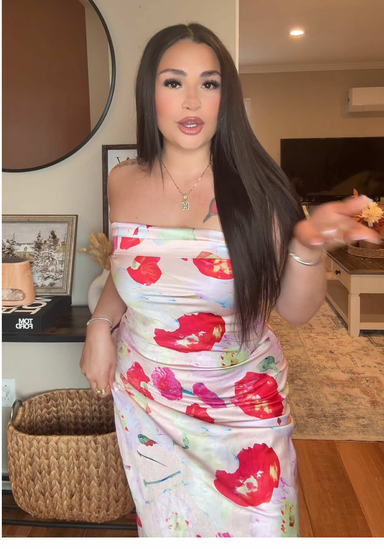 obsesseddddd 😍🌷 #vacationdress #fyp #silkydress #dressootd #floraldress #ootddress #springvibes 
