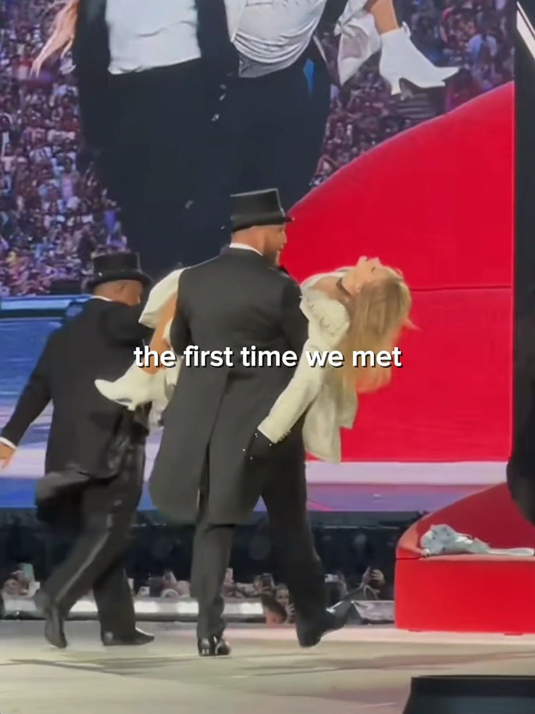 when two worlds collide @Taylor Swift @Taylor Nation @Travis Kelce @Damiano David #funnylittlefearsdamianodavid #ta #taylorswift #taylorsversion #swifttok #swiftie #erastour #swiftie #thefirsttime  #CapCut 