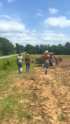 Garner Farms ABSOLUTELY could not survive without our 3 “little boys”💙💙💙 We love and appreciate them so much!!!🥰 #fyp #foryou #foryoupage #viral #blowthisup #garnerfarms #garnerboys #Lifestyle #farmlife #family #farm #farmtok #watermelons #smithcounty #algarner #bradgarner #jackgarner 