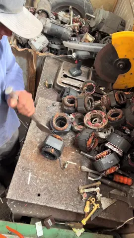 Partamos unos cuantos motores de cobre ♻️#cobre #copper #power #metales #chatarra #paratii #fouryourpage #reciclaje #fyp #recycling 