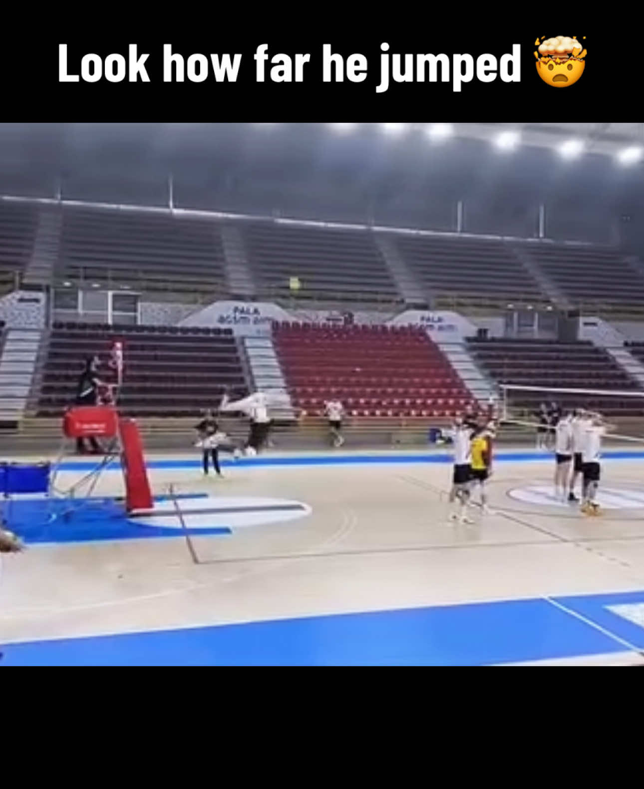 Woah 😯 (via noumorykeita/IG) #volleyball #serve #jump 