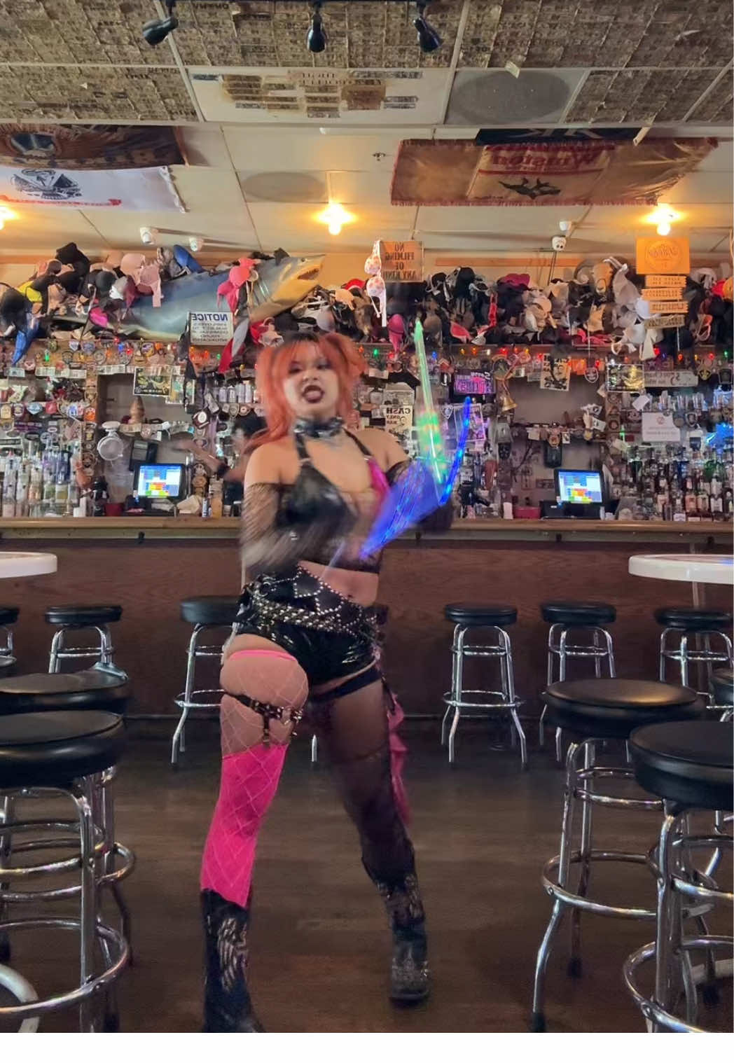 Hogs & Heifers, PUNK ROCK HOEDOWN, all weekend!! I’ll see you here >:333 #dtlv #hogsandheiferssaloon #vegasbartender #vegas #vegaslocal #vegasbar #SmallBusiness #fremontstreetexperience #downtownfremont #cosplaybartender #dancingbartender #lasvegas #divebar