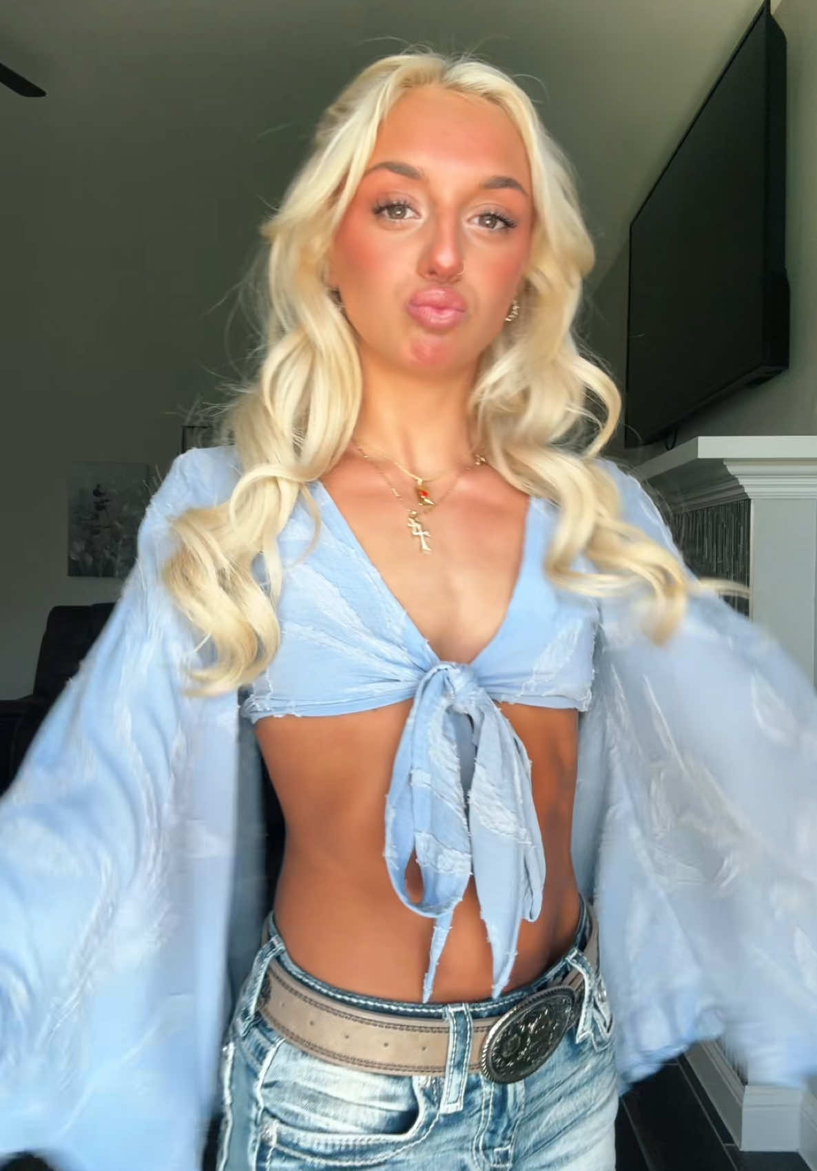 Excuse me yall a Arkansas boy is calling #justplayin #country #rap #boots #newsong #content #relatable #fypppp #girlsnight #song #lipsync #arkansas #artist #artistsoftiktok @501Bryze 