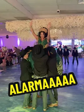 Quinceañera Sadye en Denver Colorado 👸🕺🕺🥳 . #quinceañerakyb #karloybeto #fypシ゚viral #alarma #colorado #denver #quinceañera #xvaños #15años #quinceañeras #albertooseeguera #karloluna #makeup #hairstyle #peinados #quinceañeracheck #quinceparty #quince #party #fyp @Alberto Oseeguera @Karlo Luna @Pasteles Cisne @REINAS K&B 