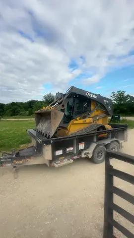 Shoulda got a Kubota#heavyequipment #bluecollar #kubota #deere #work #skidsteer #bobcat 