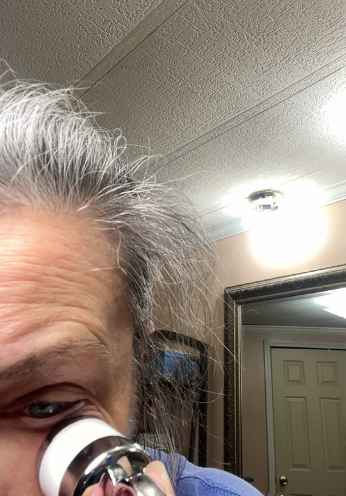 I already put the YCZ eye cream under my eyes before I started using this! It definitely feels good!#addtocart #tiktokshopfinds #undereye #undereyebags #ycz 