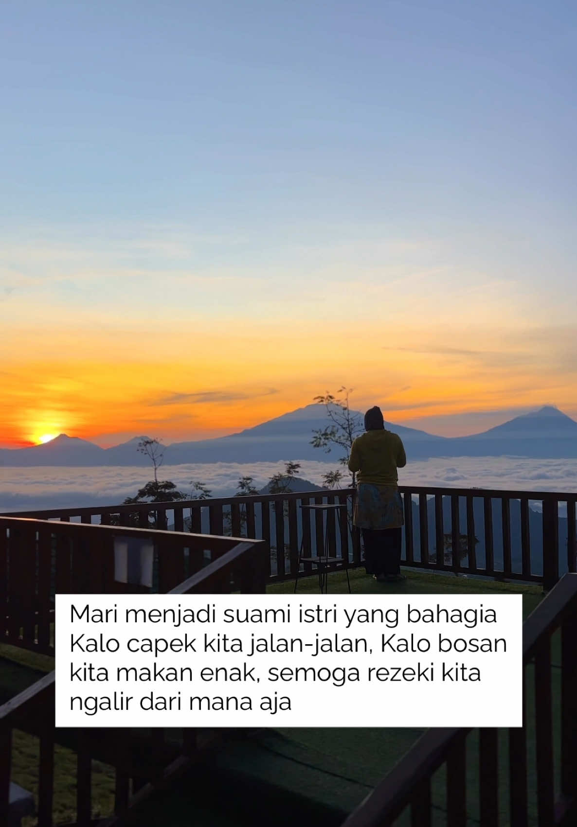 Menjadi suami istri yang bahagia memang membutuhkan usaha dan komitmen bersama Dengan memiliki kegiatan bersama yang menyenangkan seperti jalan-jalan atau makan enak pasangan dapat memperkuat hubungan dan menciptakan kenangan indah. Semoga rezeki yang melimpah dan berkah selalu menyertai kalian semua Lokasi📍LinggarJati Joglo Magelang Secara keseluruhan @linggarjati_joglo memiliki 20kamar yang teridiri dari 5tipe, semuanya punya view yang epik Dengan harga mulai dari 400ribu kamu sudah bisa bermalam disini dan gratis berenang di @linggarjati_joglo3  Solusi untuk kamu yang dari luar kota ingin eksplore keindahan Magelang bisa nginep di @linggarjati_joglo Karena kita punya paket Private Trip & Dokumentasi  Selain itu untuk kamu yang butuh jemputan bisa gunakan jasa shuttle car kami Bisa dijemput Bandara (YIA Jogjakarta) Stasiun (Lempuyangan Jogjakarta ) Terminal (Tidar Magelang) dan lainya sesuai permintaan kamu Jaman sekarang liburan tuh ngga perlu ribet tinggal duduk manis kita jemput🙌🏻😉 Info pricelist ketuk link WA di Bio (KATALOG) Reservasi ketuk link Website di Bio #linggarjatijoglo #indonesia #magelang #jogjakarta #jawatengah #wisataindonesia #magelang #glamping #alamindonesia #jakarta #surabaya #semarang #jawatimur #jawabarat