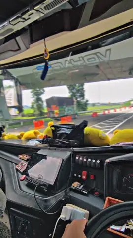 getaran tol transjawa #CapCut #wongliongertiopo  #busmania #buspariwisata #jetbus3 #mentahanvideo #busmaniacommunity #pecintabus #storybus #driverbuspariwisata #toltransjawa #fypppppppppppppp #masukberanda #masukberandafyp #magetan24jam #drivermuda #xybca 