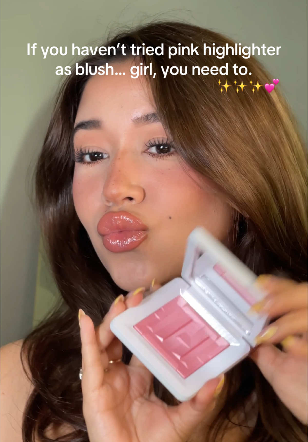 Best pink highlights @Haus Labs by Lady Gaga 🤍 #pinkhighlights #TikTokMadeMeBuyIt #maquillajeperfecto #LatinaBeauty 