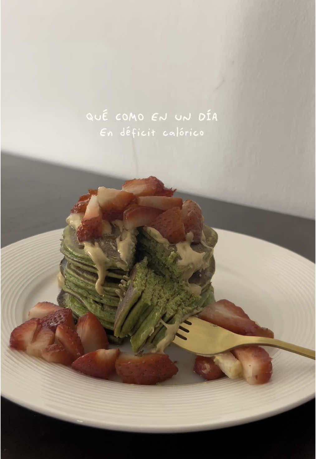 Lo que como en un día en déficit calórico + celebrando por adelantado el día del completo 🌭✨. #quecomoenundia #loquecomoenundia #deficitcalorico #perderpeso #alimentacionsaludable #fyp #paratii 