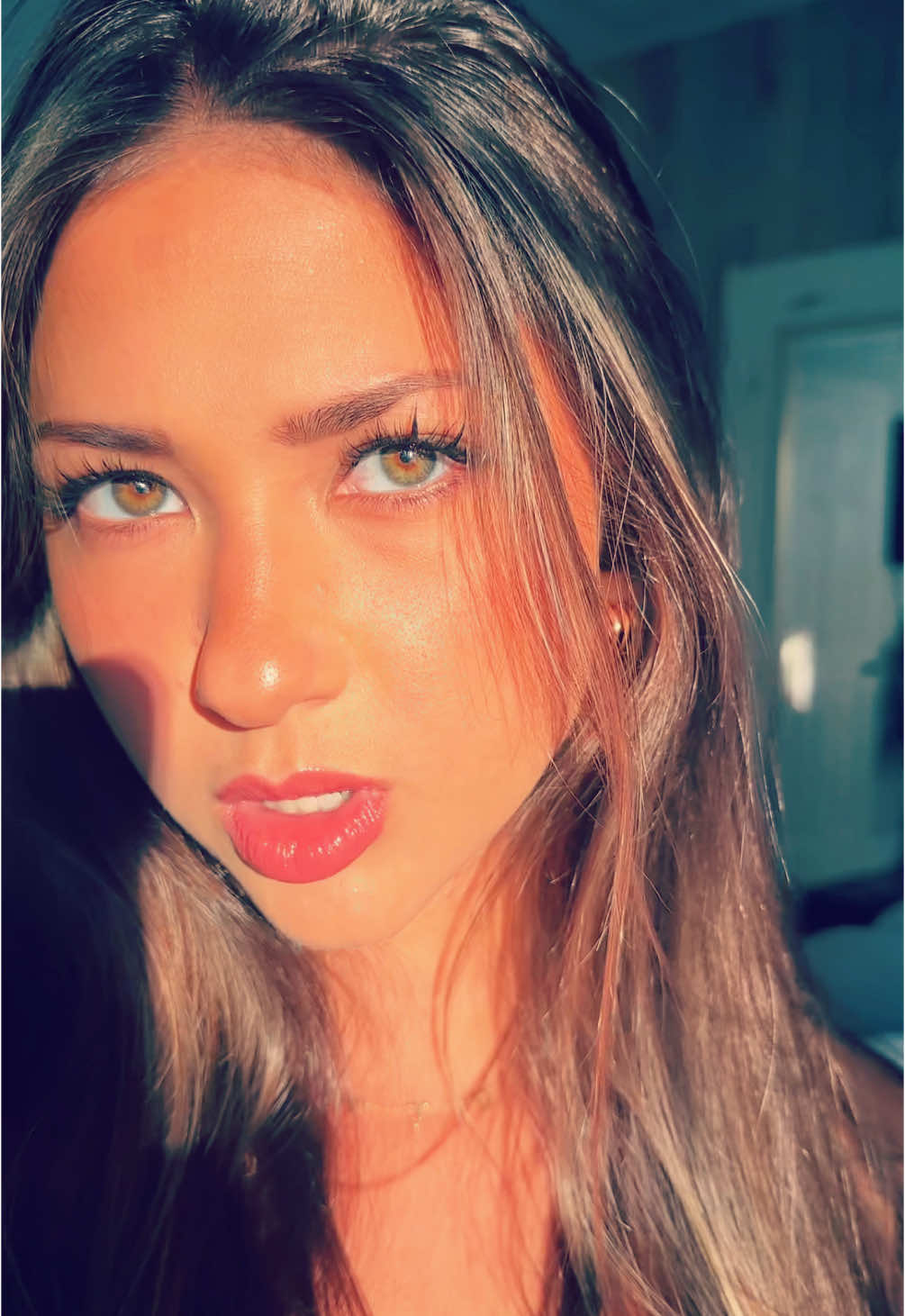 Baby I’m not like the rest 🤷‍♀️ #soundstouse #audios #summervibes #viral #repost #algorithm #lipsync #moonbeam #hazeleyes #makeup #lashclusters #wasian #2025 #nashville #jamescharles #glowhouse #famous #trending #relatable #makeuptutorial #valedictorian #katseye #prom #graduation #promo 