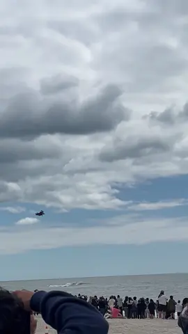 F35 stopped mid air and hovered at jones beach air show #jonesbeachairshow #jonesbeachairshow2025 #F35 #jet #usa #beach