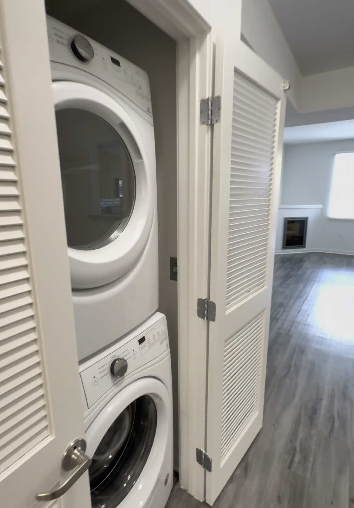 DTLA📍Studio Apartment $2,225+ Move In Special 611 sq ft!! Available Now 🏡 Apply in bio👆🏾