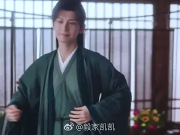 ฉันชอบกระเป๋าโดเรม่อนของหมอหลี่มาก มีทุกอย่างที่คุณต้องการ🤣🫶 #เฉิงอี้ #成毅 