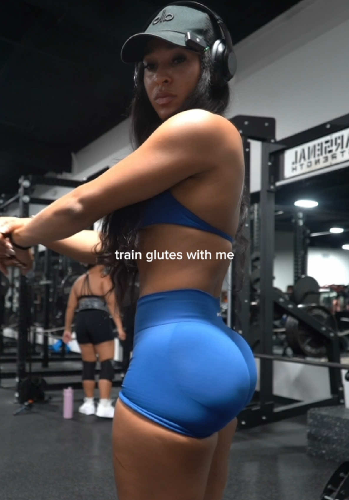 train glutes with me (no hip thrusts) @UPPPER Gear lifting straps + knee sleeves - code LAILAD10 💙 #glutes #gym #workout #routine #Fitness #legday #trending #fyp 