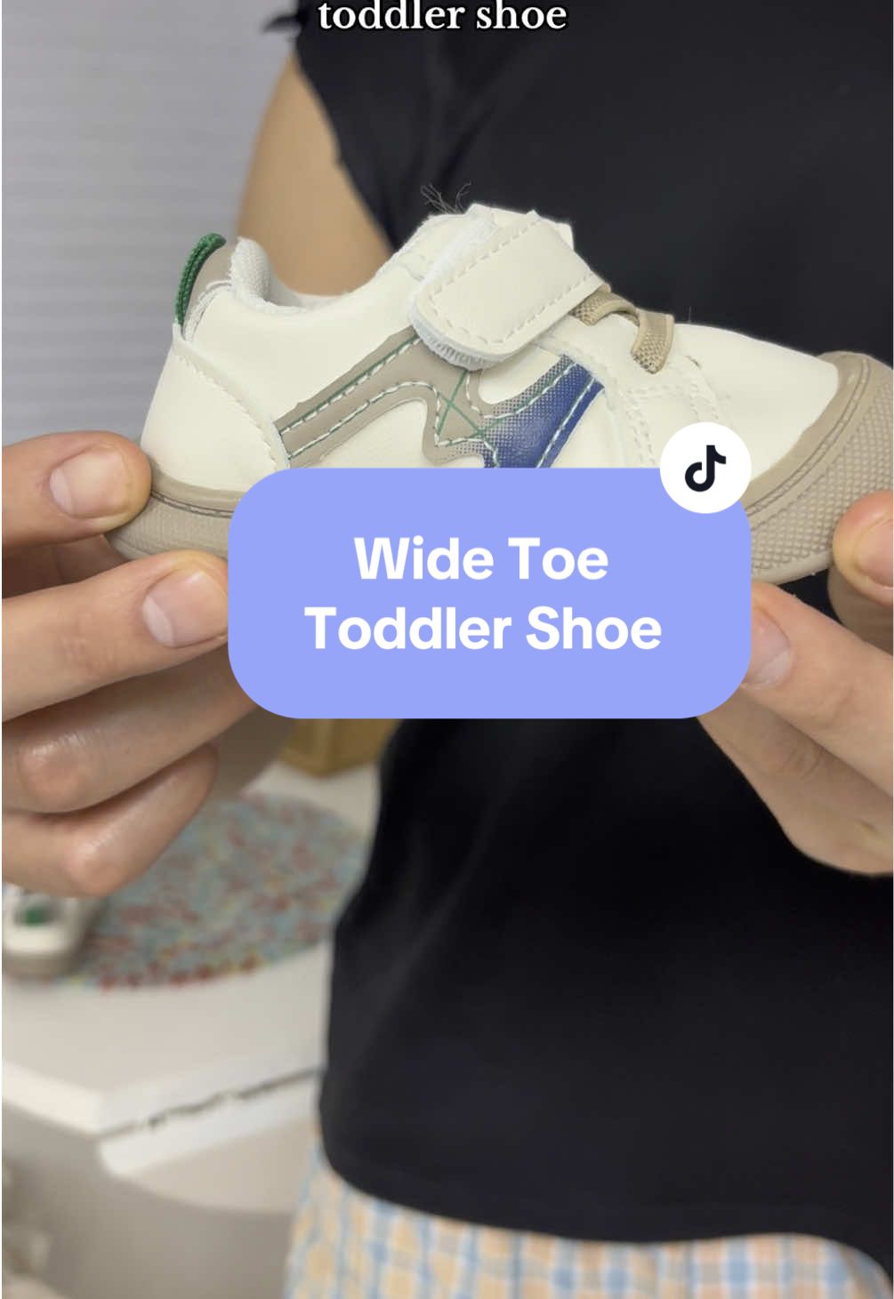 This shoe is super lightweight & flexible! Best of all it’s nice and wide!  #toddlershoes #barefootshoes #kidsshoes #widetoebox #sneakers 