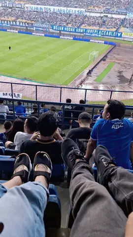 akhir nya bisa juga buat trend ini di stadion GBLA 🤭 Persib vs persis solo (3-2) 🏆 #persibjuara #persibday #persibcampion #wearepersib #bobotoh #viking #bandunglauatanapi #stadionGBLA  #fbpro #reels #pengikut #semuaorang #teks #jangkauanluas #sorotan #fyp #foto