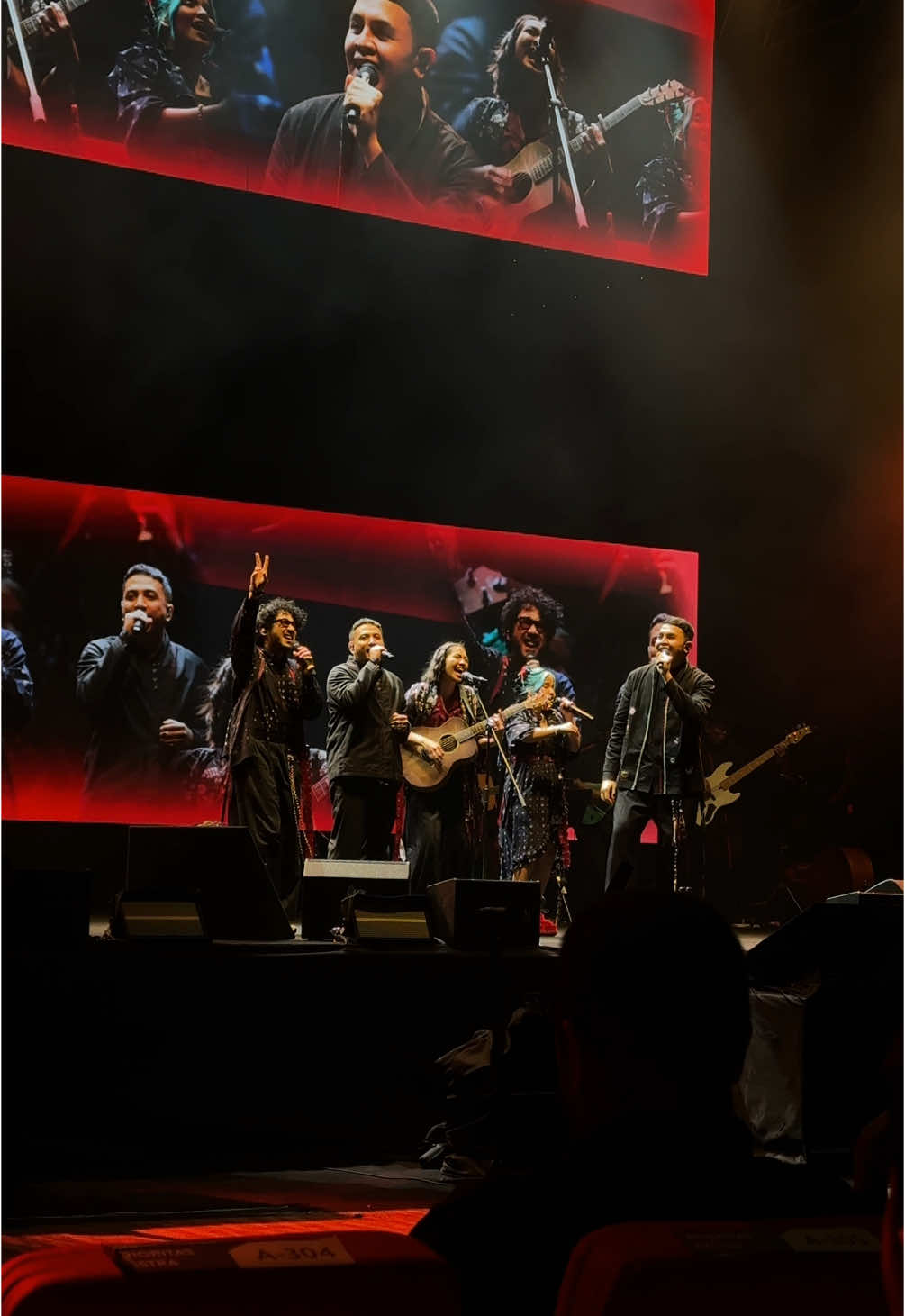 the best indonesian concert i’ve ever watched ♡ #samasamatur #samasamaturbogor #tursamasama #tulus #kuntoaji #dere #salpriadi #idgitaf #temantulus #konser #konsermusik 