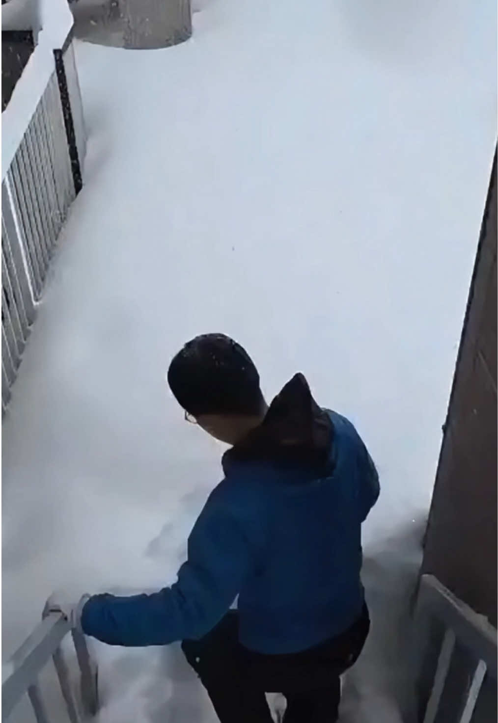 Snow funny #satisfying #snow #fyp #asmr #oddlysatisfying 