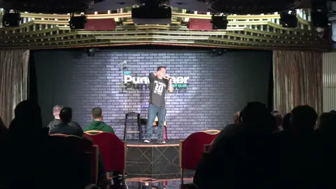 Dealing with a Heckler. #comedy #jokes #standup #standupcomedy #heckler 