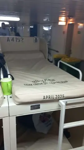 kasur kelas ekonomi kapal pelni kelud #pelni162 #pelni #kmkelud #tanjungbalaikarimun #tanjungpriok #kasur #batam #belawan 