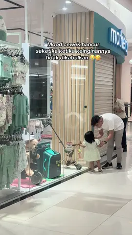 Toko udah tutup dia maksa pengen belanja disitu 🤣🤣🤣🤣🤣