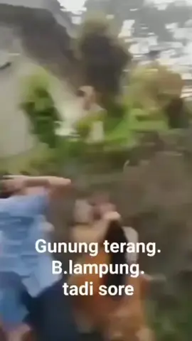 Hujan deras dan angin kencang #bencanaalam  #hujanderasdikampung  #fyp 
