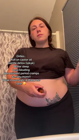 I use castor oil for EVERYTHING 💕 #castoroil #castoroilbenefits #castoroilbenefit #rosequartz #organic 