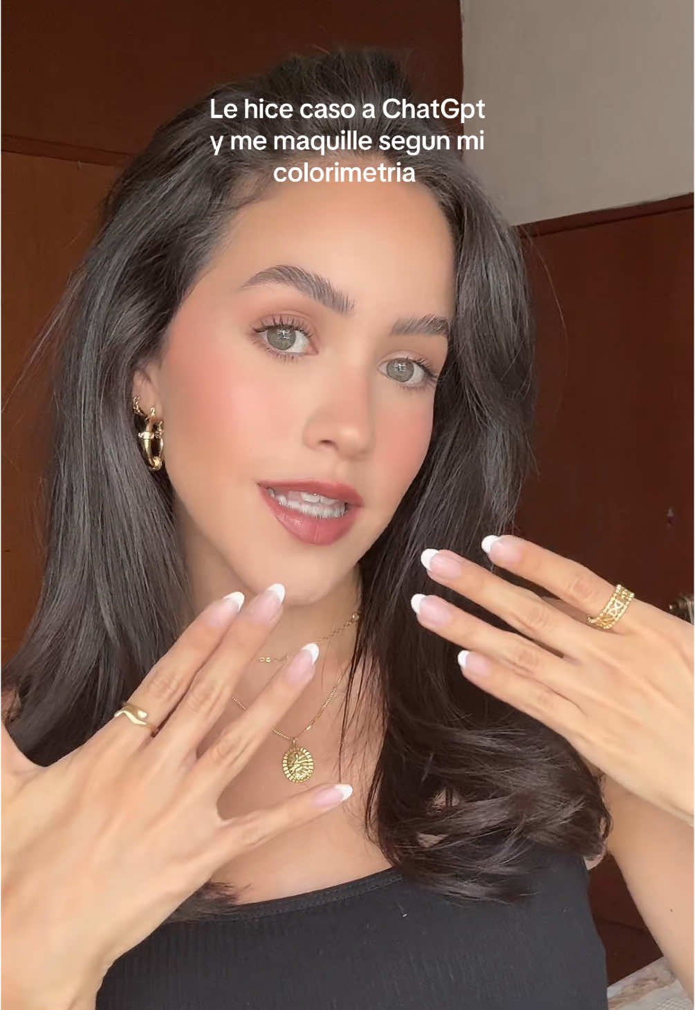 Toda mi vida crei que era otoño y me arreglaba como otoño, ahora resulta que soy invierno suave queee 🤌🏼🌟 #chatgpt #super #makeup #colorimetria #fyp #makeuphacks #fashiontiktok 