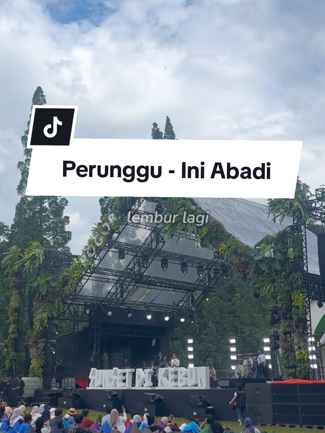 Perunggu - Ini Abadi #sunsetdikebun #sunsetpeak #sunsetdikebunrayabogor #kebunrayabogor #liriklagu #gigseveryday #perunggu #iniabadi #memorandum 